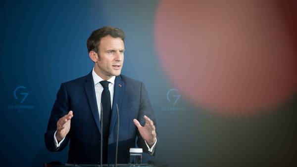 Macron presiona para que Ucrania y Rusia retomen sus conversacionesdfd