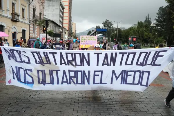 Marcha por el Día Internacional de la Mujer en Quito, Ecuador.dfd