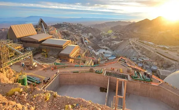 Grupo México, encabezado por Germán Larrea, cuenta con tres minas en Perú. La mina de oro Tantahuatay al norte del país; y las minas de cobre Toquepala y Cuajone al sur.