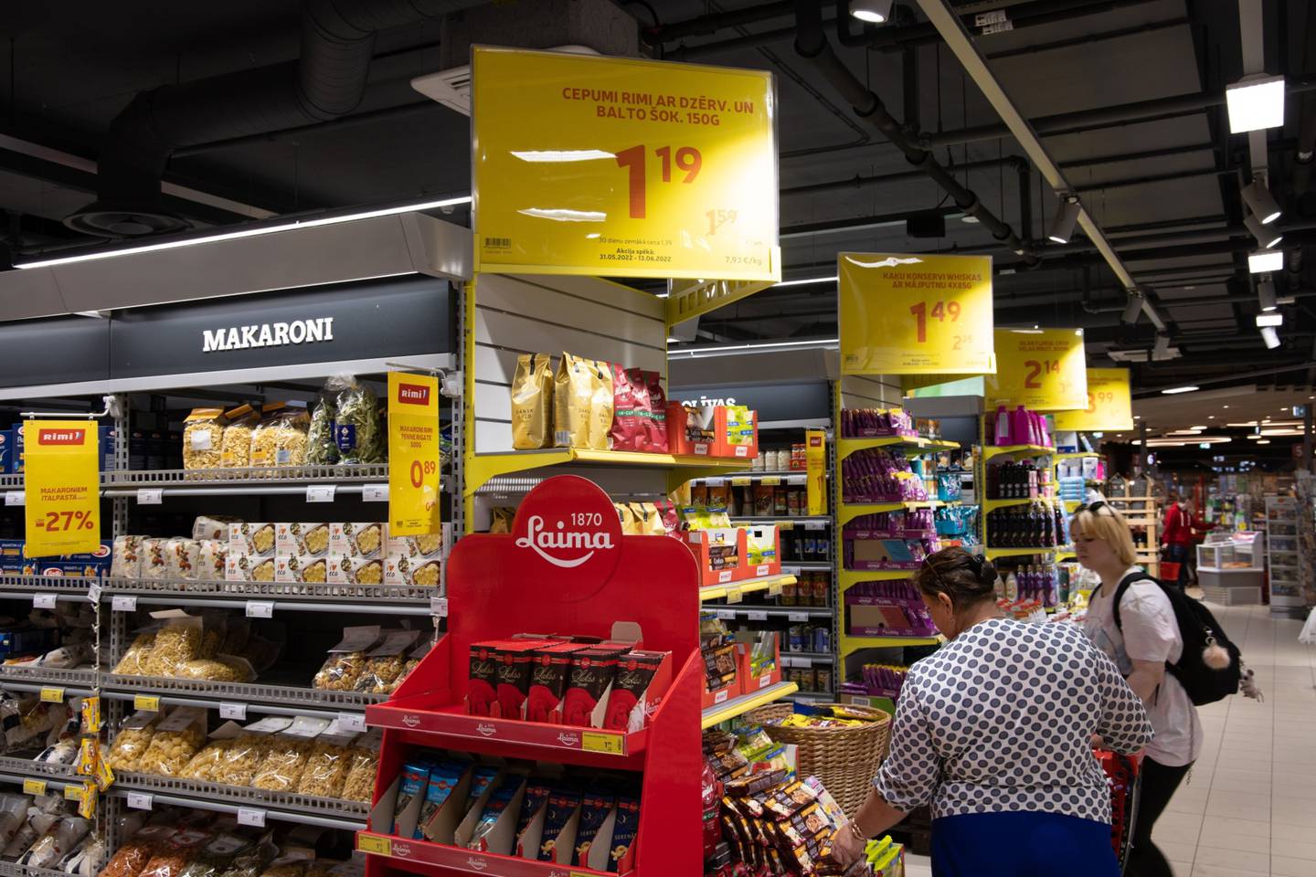 Imagen de un supermercado en Letonia