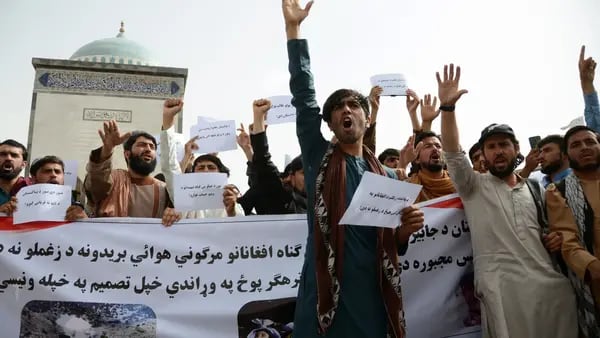 Ataques aéreos raros no Paquistão mostram tensão do Talibã após saída dos EUAdfd