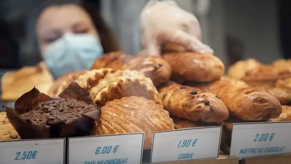 Francia planea cupones de alimentos y más ayudas sociales contra la inflacióndfd
