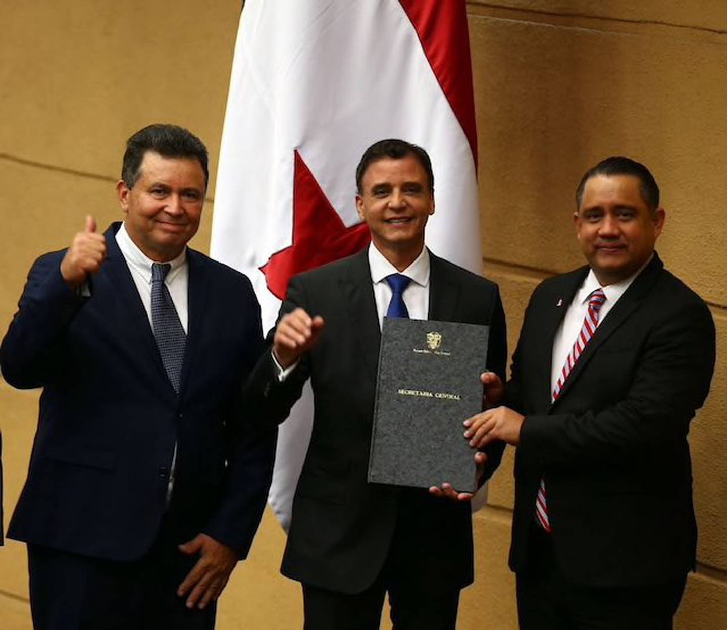 En Panamá los diputados nombran al contralor, el diputado Robinson  -quien tiene el control político de la Asamblea- lideró el nombramiento de Solís.dfd