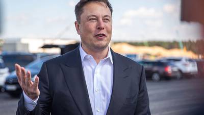Fim do home office e demissões: os bastidores da 1ª reunião de Elon Musk no Twitterdfd