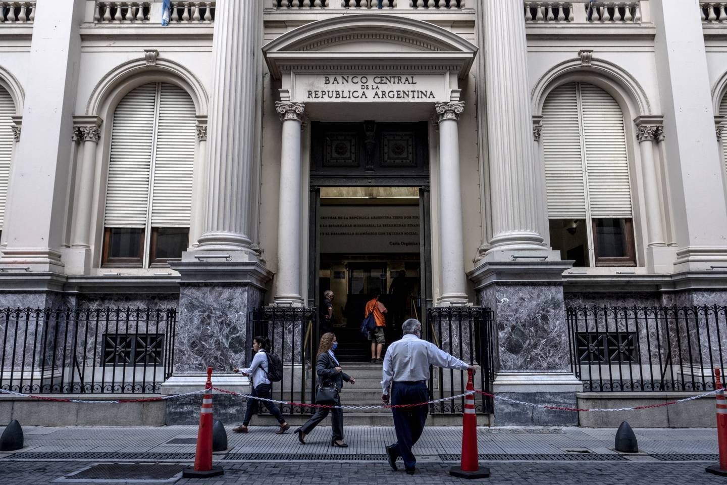 Banco Central de la República de Argentina. La autoridad monetaria tiene el balance "estallado", según los economistas.
