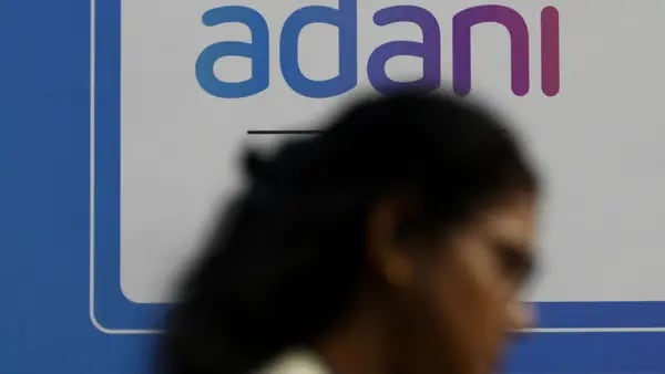 Ackman dice que bancos se exponen a muchas responsabilidades por acuerdo con Adanidfd