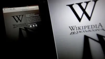 A Wikipedia está disponível gratuitamente em diversos idiomas e resistente ao longo do tempo devido à boa governança e ao trabalho voluntário (Foto: Nelson Ching/Bloomberg)