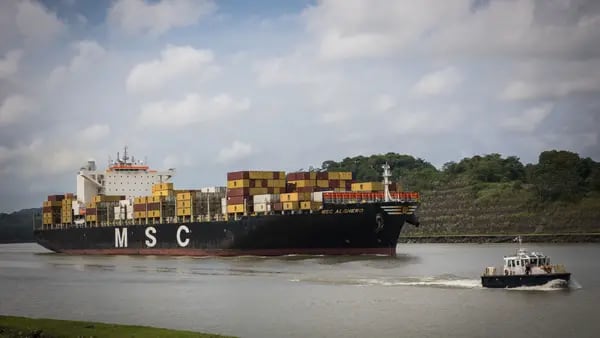 Navieras pagan millones de dólares por cruzar más rápido el canal de Panamádfd