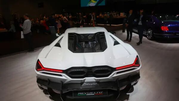 Lamborghini tem fila de espera até 2026 para seu primeiro modelo híbridodfd
