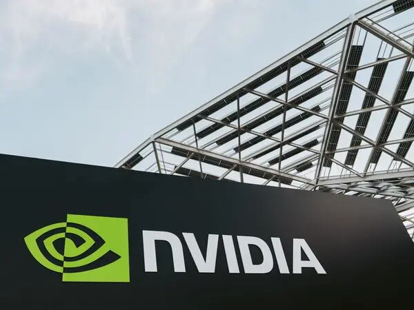 Las acciones de Nvidia se disparan gracias a clientes invirtiendo en inteligencia artificial dfd