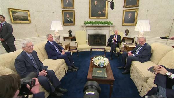 Biden y McCarthy prometen negociaciones sobre techo de deuda ante inminente impagodfd