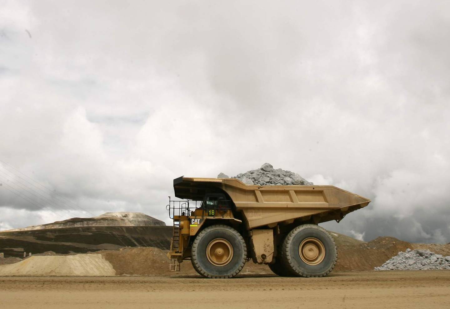 La inversión en exploración minera migra a países con mayor seguridad jurídica que la que se percibe en Perú, según la encuesta.dfd