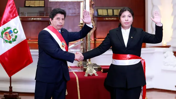 Congreso de Perú suspende de sus funciones a parlamentaria Betssy Chávezdfd