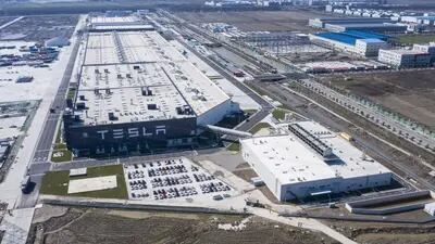 Tesla retoma entregas de carros fabricados na China após pausa causada pelo vírus