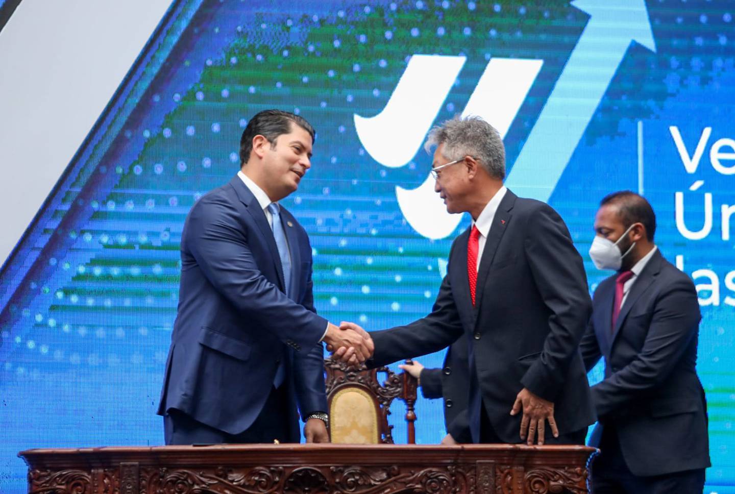 Kenichi Fujisawa, COO de Yazaki North America and Central America, confirman inversión de la primera fábrica automotriz en Guatemala.dfd