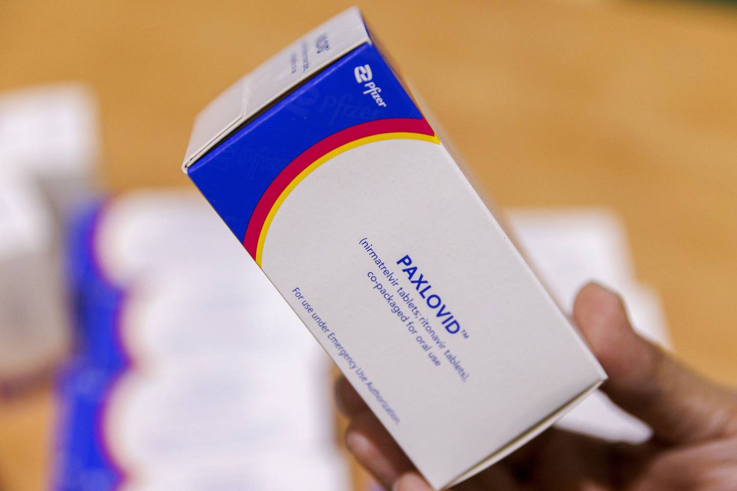 Cajas del medicamento antivírico Paxlovid de Pfizer Inc. dispuestas en un almacén en Shoham, Israel, el 18 de enero de 2022.