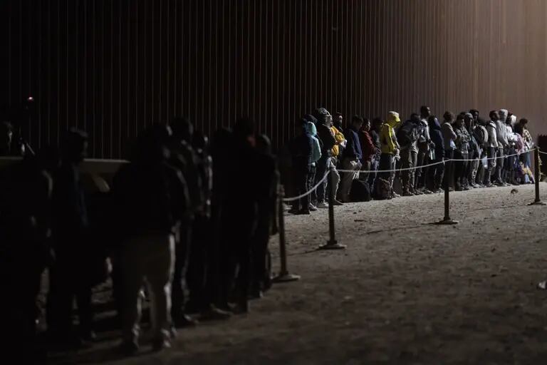 El gobierno aumentará los recursos a la frontera y enviará 24.000 agentes federales y 1.100 nuevos coordinadores de procesamiento de la Patrulla Fronteriza. Foto: Eric Thayer/Bloombergdfd