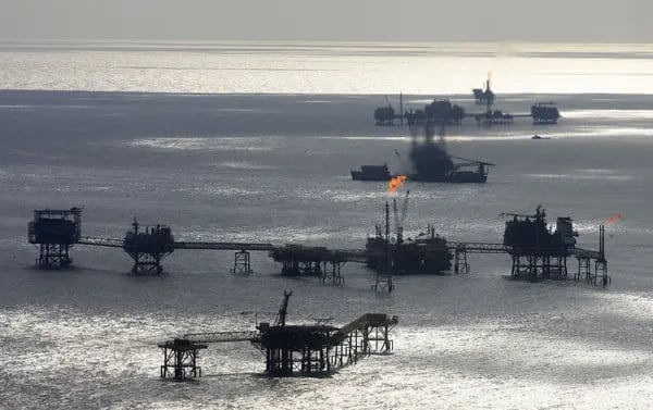 Hacienda presupuestó el barril de petróleo en US$55.1 para 2022, pero en lo que va del año el crudo ha superado ese precio