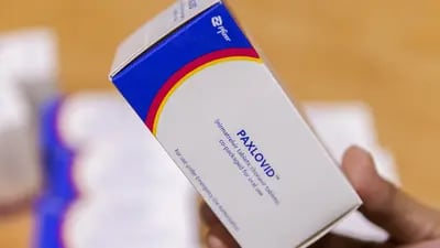Medicamento antiviral paxlovid de Pfizer.