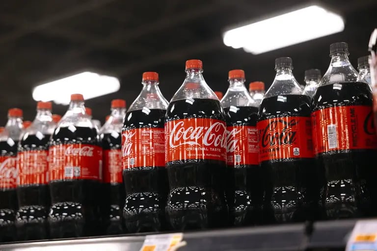 Productos de Coca-Cola en un supermercado de Clifton Park, Nueva York. Fotógrafo: Angus Mordant/Bloombergdfd