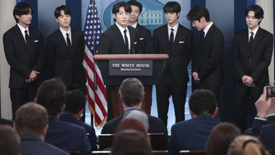 Grupo de K-Pop BTS faz reunião com Biden e condena crimes de ódiodfd