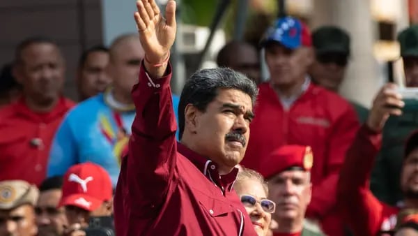 Maduro confirma candidatura a reelección en Venezuela tras inhabilitar a su principal rivaldfd