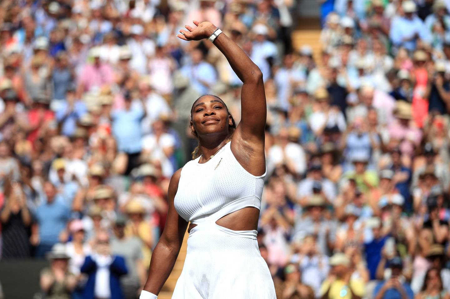 Serena Williamsc elebra la victoria en su partido de semifinales de individuales femenino contra Barbora Strycova, de la República Checa, durante el décimo día de The Championships - Wimbledon 2019 en el All England Lawn Tennis and Croquet Club el 11 de julio de 2019 en Londres, Inglaterra.