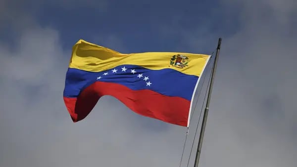 Se instalan dos directivas parlamentarias en Venezuela: AN opositora reemplaza a Guaidódfd