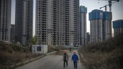 Un desarrollo en construcción de China Evergrande Group en Wuhan, China