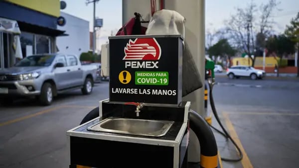 As Pemex Faces $10 Billion in Bond Payments, the Government Draws a Linedfd