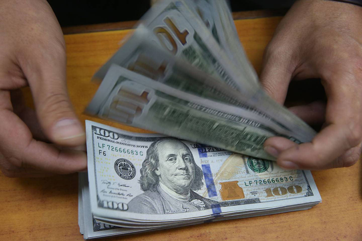Precio del dólar en Perú opera estable tras cuatro sesiones consecutivas al alza.dfd
