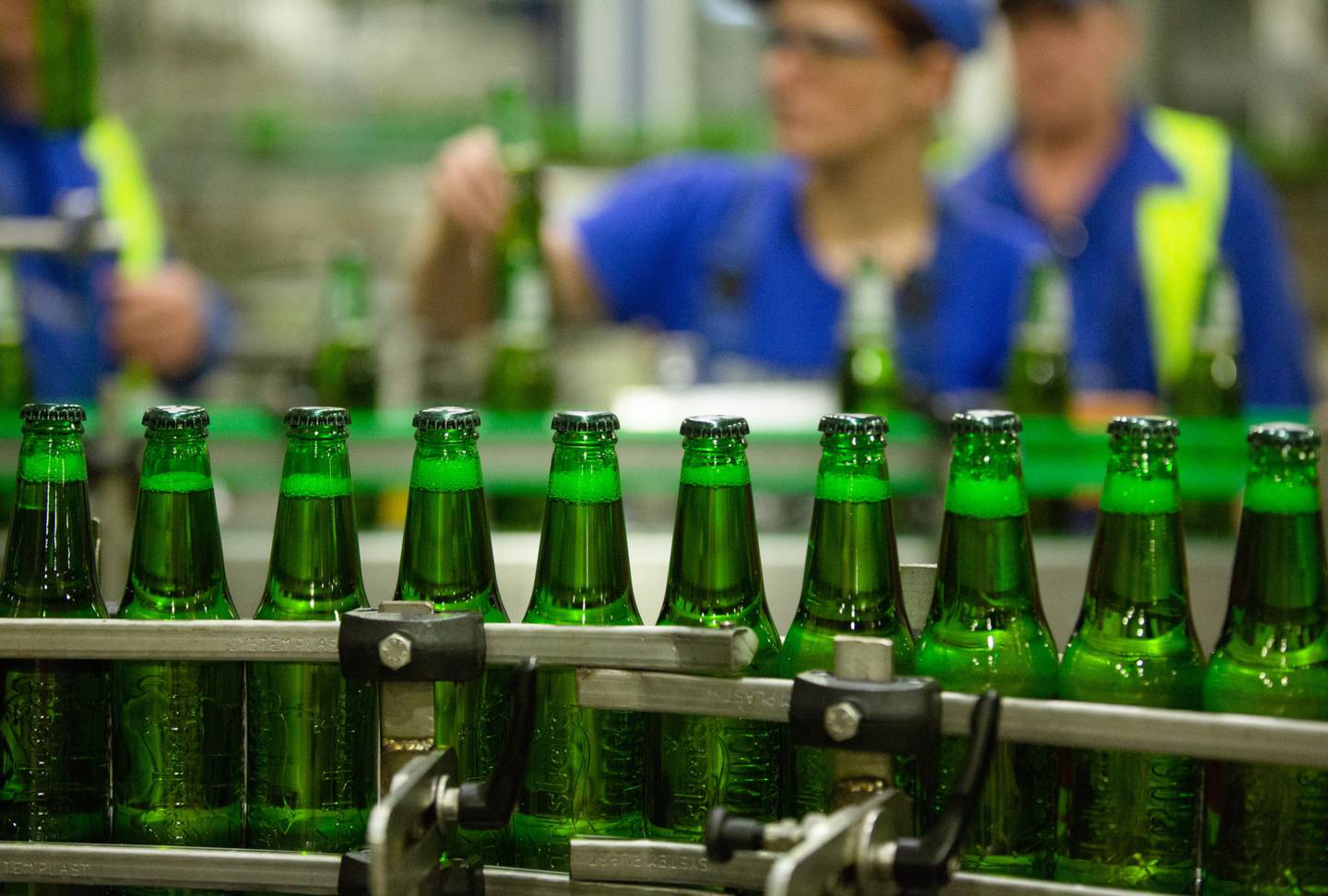 Bottles of Carlsberg beer on the production line at the Baltika Breweries plant in Saint Petersburg, Russia. Photographer: Andrey Rudakov/Bloombergdfd