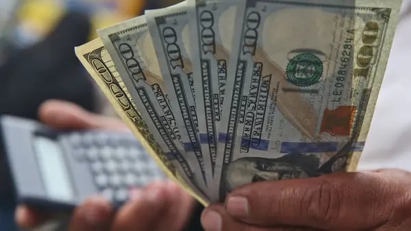 Dólar en Perú cierra la semana en 3,984 soles por US$1: ¿Llegaría a los 4 soles?dfd