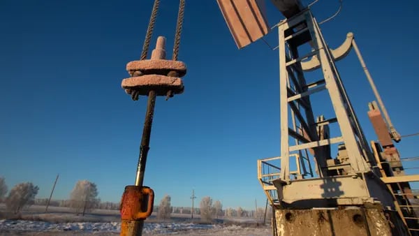 Producción de petróleo de Rusia disminuyó en marzo, según informe de Interfaxdfd