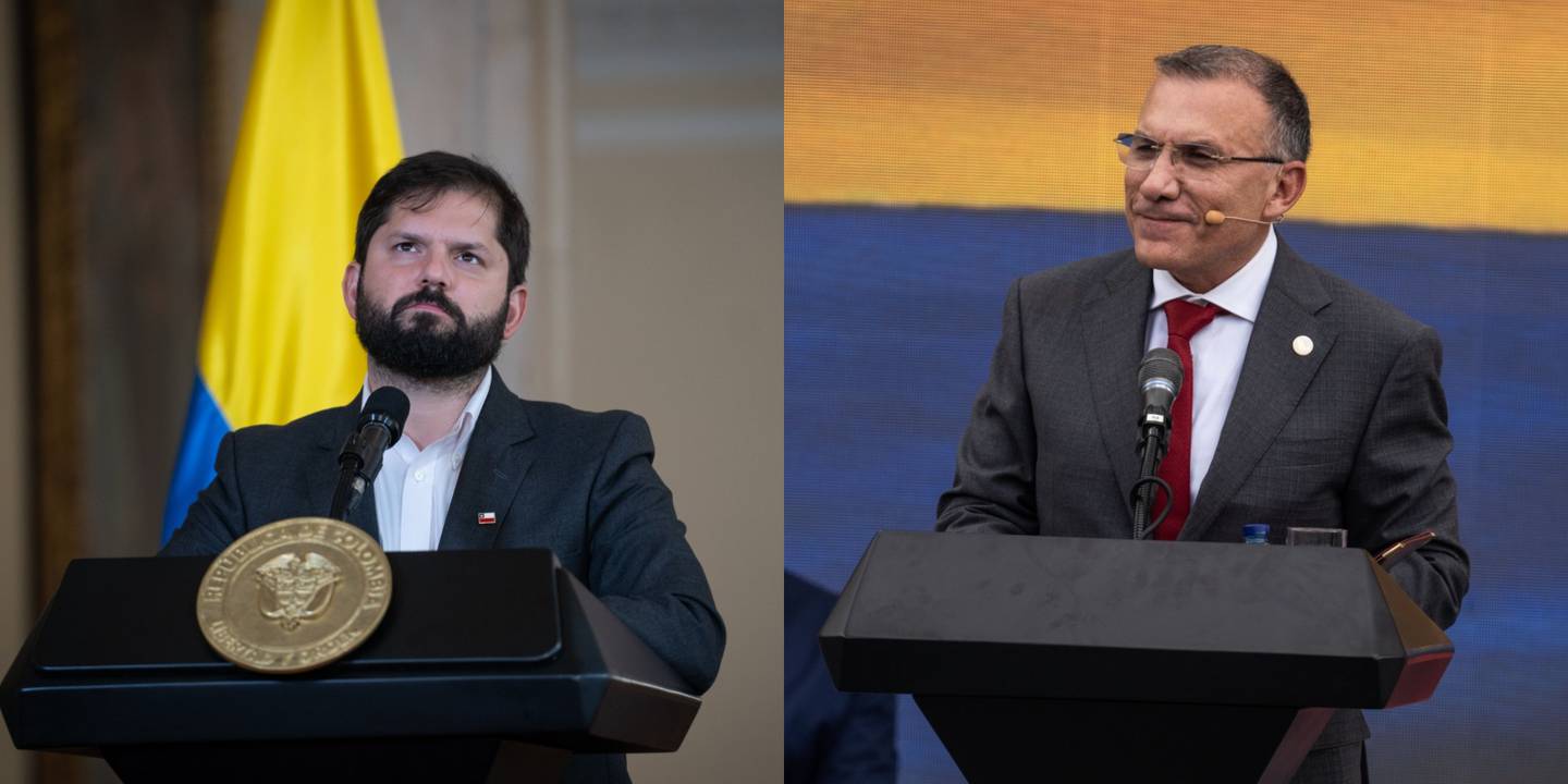 De izquierda a derecha el mandatario chileno, Gabriel Boric, y el presidente del Congreso colombiano, Roy Barreras.