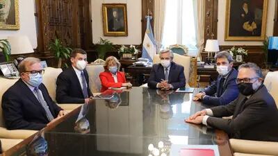 El Gobernador sanjuanino y el presidente Fernández junto a la empresa minera Lundin, que invertirá US$4.200 millones.