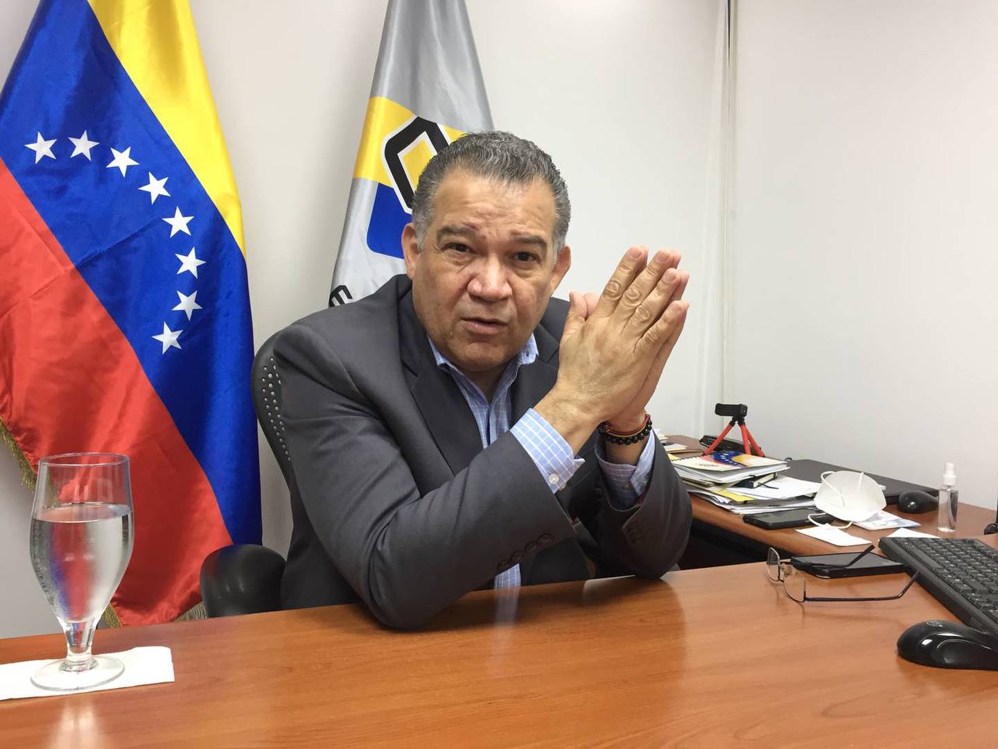 Enrique Márquez, vicepresidente del CNE, en su despacho en la sede principal de Plaza Caracas / Foto Raylí Luján