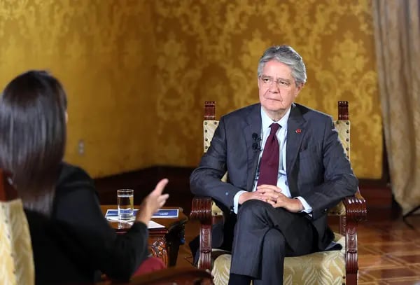Ángela Meléndez, de Bloomberg Línea en Ecuador, entrevista al presidente ecuatoriano.
