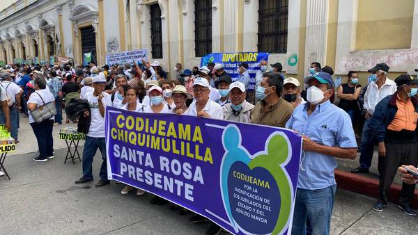 Gobierno de Guatemala decreta aumento a jubilados del Estado y recibe rechazosdfd