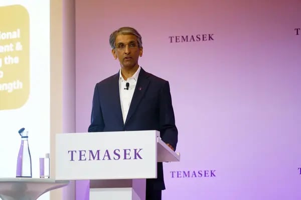 Dilhan Pillay, CEO da Temasek, ao apresentar os resultados do ano fiscal encerrado em março de 2023 (Foto: Ore Huiying/Bloomberg)