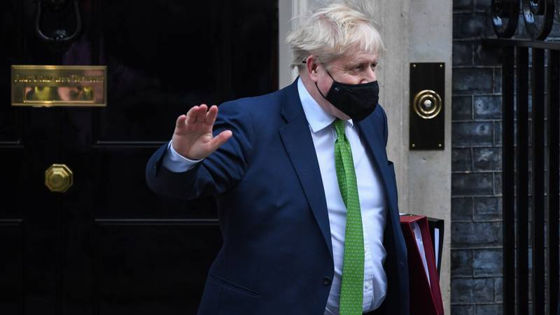 Boris Johnson rejeita pedidos de renúncia após violação de ‘lockdown’ 