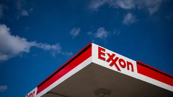 Exxon avanza hacia el sector del litio a pesar de la caída de preciosdfd