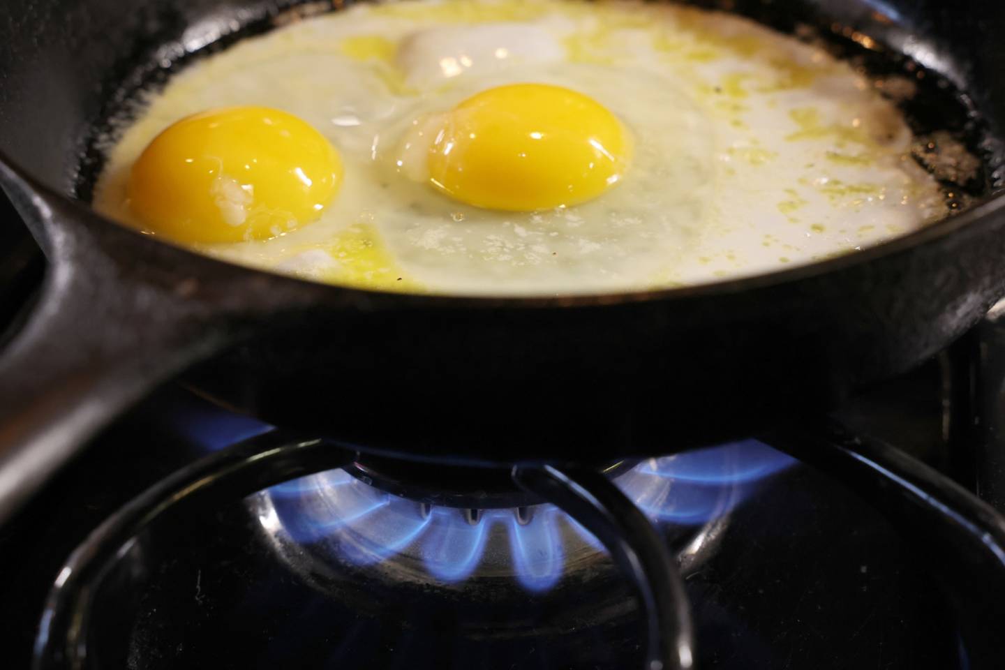 La subida de los precios de los huevos ha impulsado el último aumento del Índice Bloomberg del Desayuno.