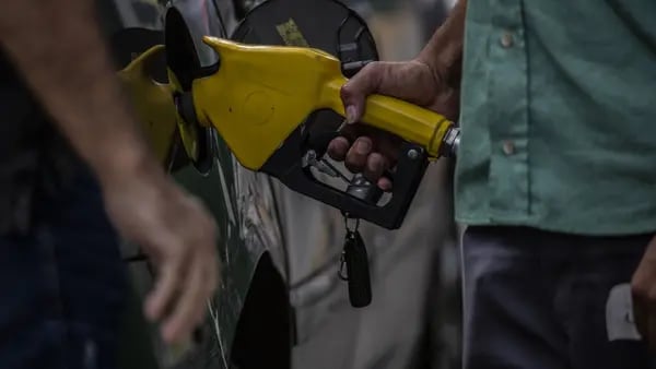 Brasileños culpan más a Bolsonaro que a la guerra por alza de combustible: encuestadfd