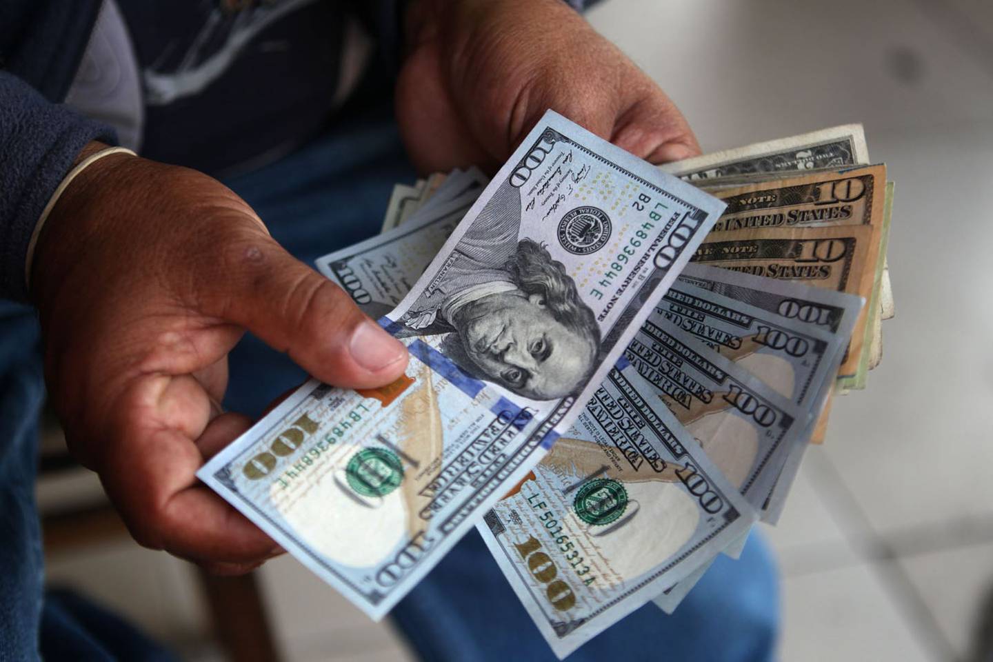 Precio del dólar en Perú al cierre este 27 de abril del 2022.dfd
