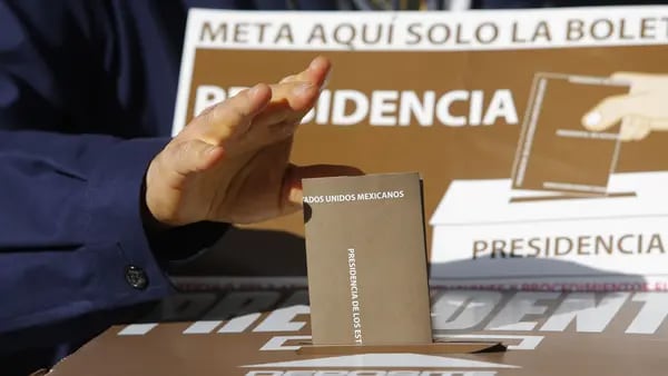 Mexicanos se manifiestan por un voto libre y justo en las elecciones presidencialesdfd