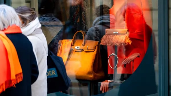Hermès desafia desaceleração do mercado de luxo e de pares como LVMHdfd