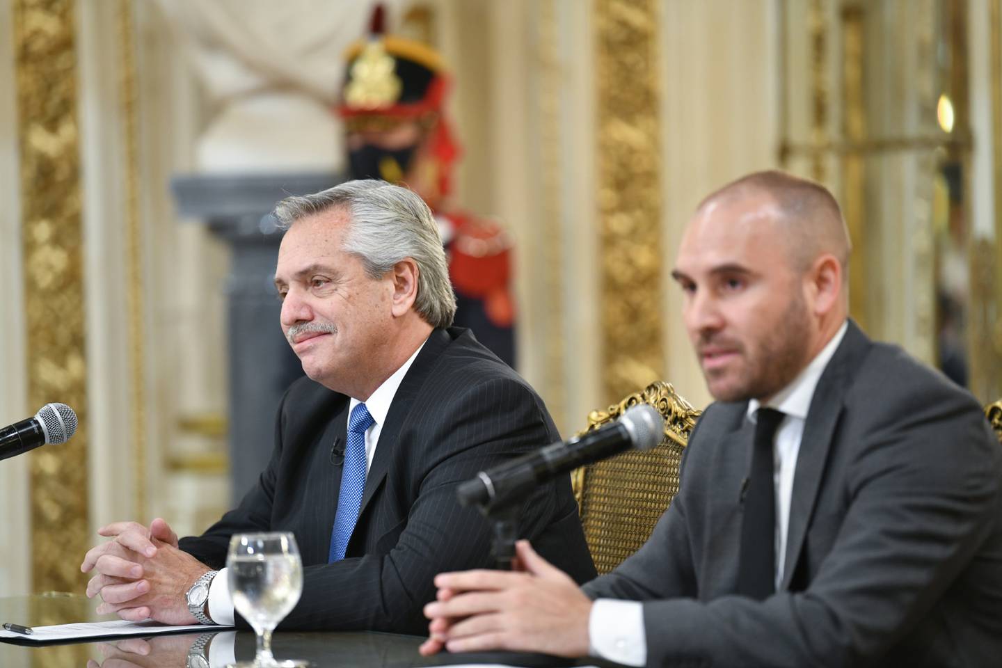Guzmán y Fernández anunciaron las nuevas medidas en el Salón Blanco de la Casa Rosadadfd