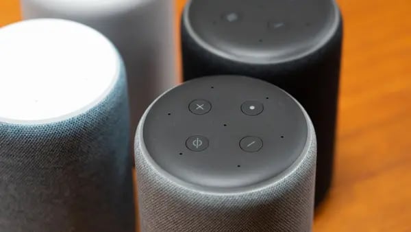 Alexa de Amazon y el asistente de Google compartirán el altavoz inteligente de JBLdfd