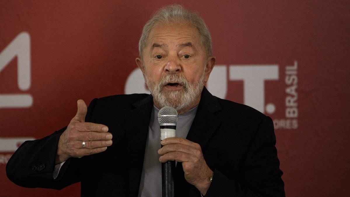 Lula critica reforma trabalhista em evento sindicaldfd